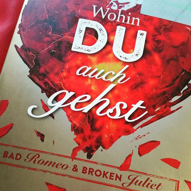 Ich lese gerade "Bad Romeo & Broken Juliet. Wohin du auch gehst" von Leisa Rayven. Das Buch erscheint am 23. Juli bei Fischer. ❤ 
#currentlyreading #bookwives #bookstagram #igbooks