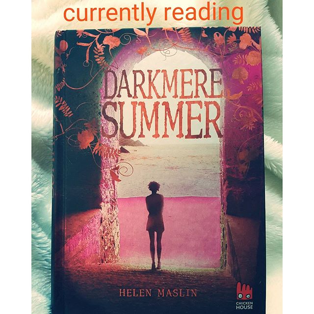 Ich lese gerade "Darkmere Summer". Ein Schloss, ein Fluch - das klingt spannend!
Was lest ihr im Moment?
#currentlyreading #bookstagram #igbooks #bookwives